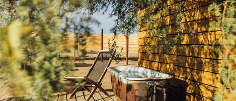 Tina de hidromasaje al aire libre