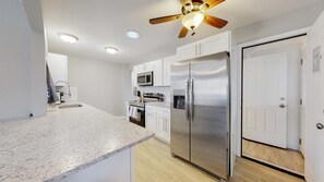 Fridge, microwave, stovetop, dishwasher - Spacious Family Home in Denver with large yard (Denver)