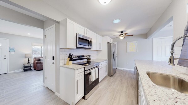 Fridge, microwave, stovetop, dishwasher