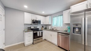 Fridge, microwave, stovetop, dishwasher - Unique Family Home in Denver (Denver)