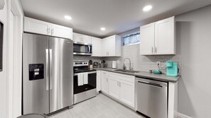 Fridge, microwave, stovetop, dishwasher - Unique Family Home in Denver (Denver)