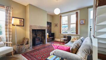 TV, fireplace, offices