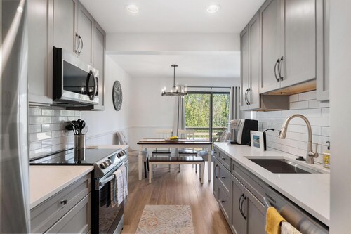 Hideaway Valley #3: 3  BR, 2.5  BA Condominium in Harbor Springs, Sleeps 6