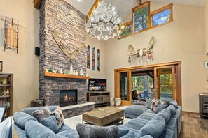 Fernseher, Kamin, Arbeitsbereiche