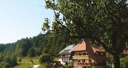 Holiday Apartment 'Landsitz, 55 sqm' with Shared Terrace, Shared Garden and Wi-Fi