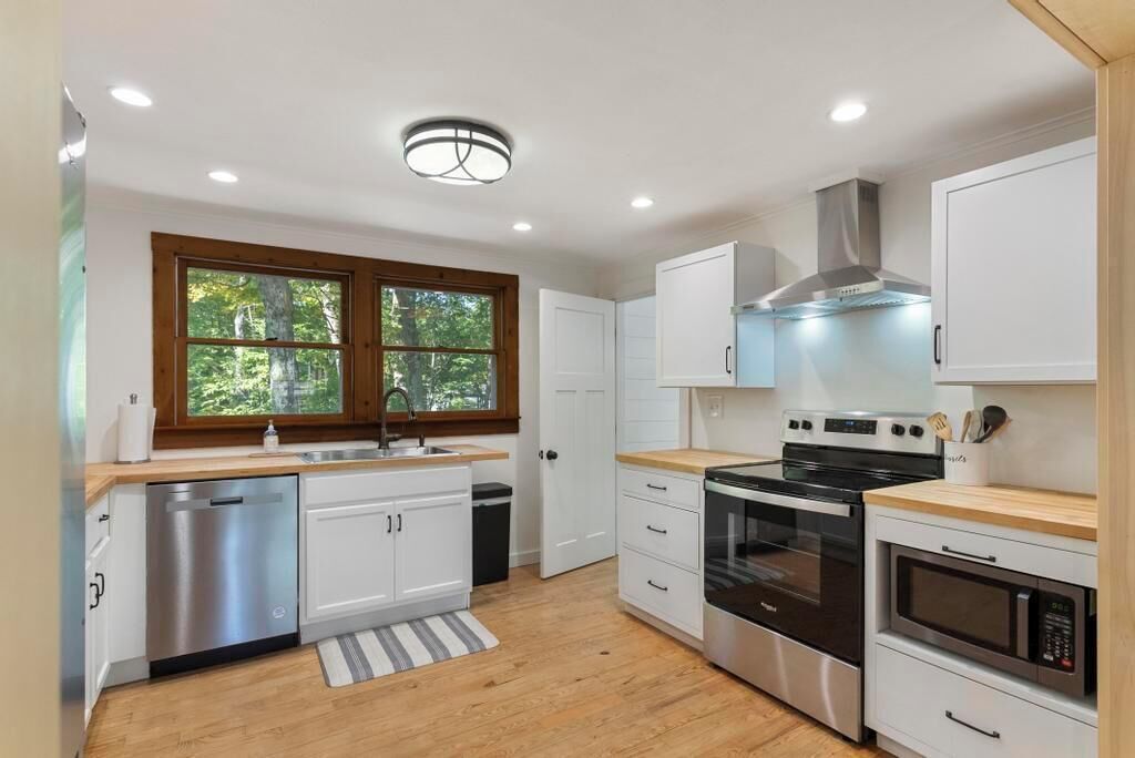 冷蔵庫、電子レンジ、オーブン、コンロ