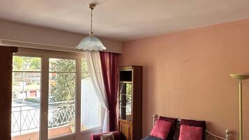 Fer et planche Ă repasser, draps fournis