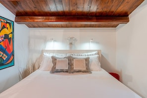 1 bedroom, bed sheets