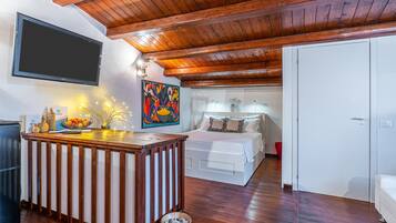 1 bedroom, bed sheets