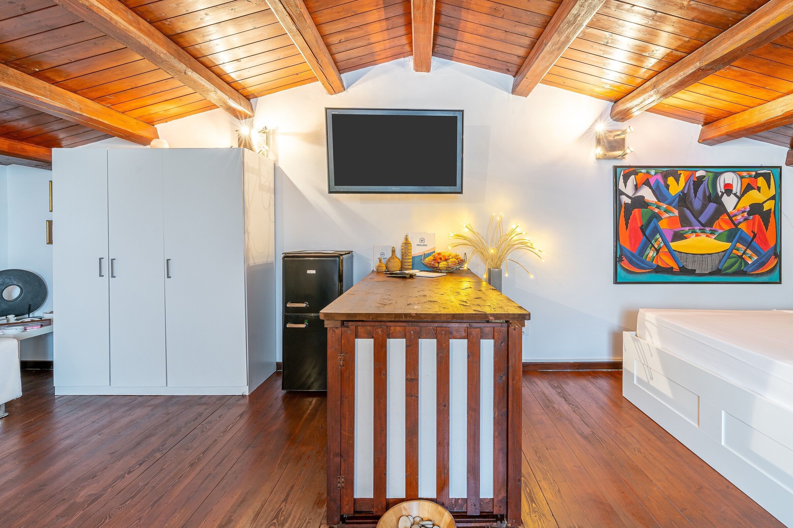 1 bedroom, bed sheets