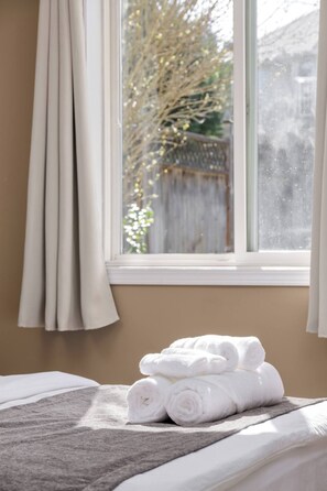 2 bedrooms, iron/ironing board, free WiFi, bed sheets