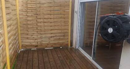 Charmante dépendance meublée avec terrasse à Bordeaux