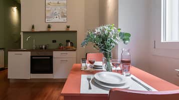 Apartment (1 Bedroom) | Private kitchenette