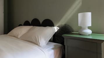 Apartment (1 Bedroom) | 1 bedroom, iron/ironing board, bed sheets