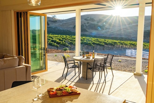 Mission de los Robles - Paso Robles Vineyard Vacation Rental near Wineries