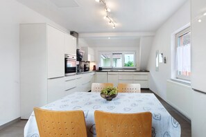 Dining - Apartment 'Weinbergblick' with Balcony and Wi-Fi (Auggen)