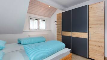 2 bedrooms, WiFi, bed sheets