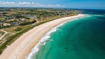 Una playa cerca