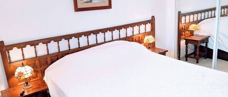 2 chambres, fer et planche à repasser, lit parapluie, Wi-Fi gratuit