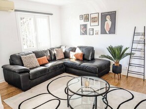 TV, fireplace - Villa with panoramic views in great location (Las Lagunas de Mijas)