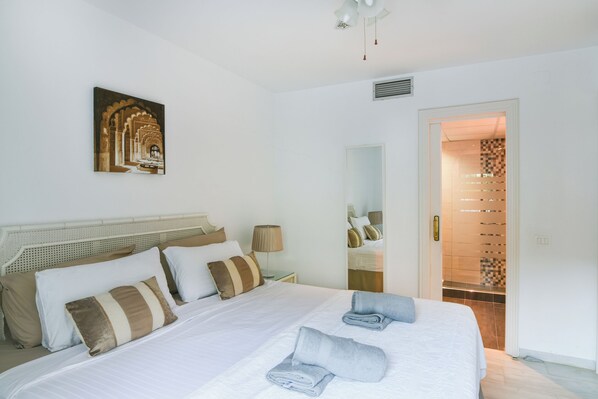 3 bedrooms, iron/ironing board, travel crib, free WiFi