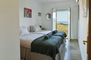 Strykejern/-brett, reiseseng for barn, wi-fi og sengetøy