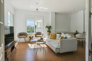 Smart TV, books - Moderno piso a un paso de la playa (Benalmadena)