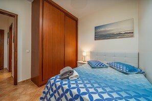 2 bedrooms, WiFi, bed sheets