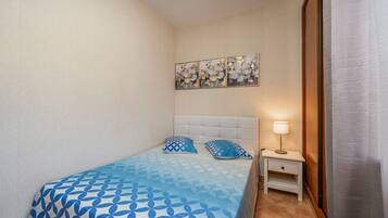 2 bedrooms, WiFi, bed sheets