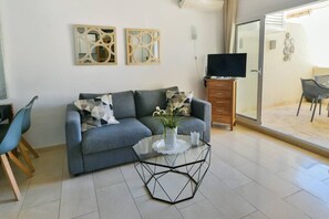 Smart TV, ping pong, books