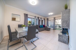 Dining - Apartment 'Paraíso Da Rocha' with Mountain View, Wi-Fi and Air Conditioning (Portimão)