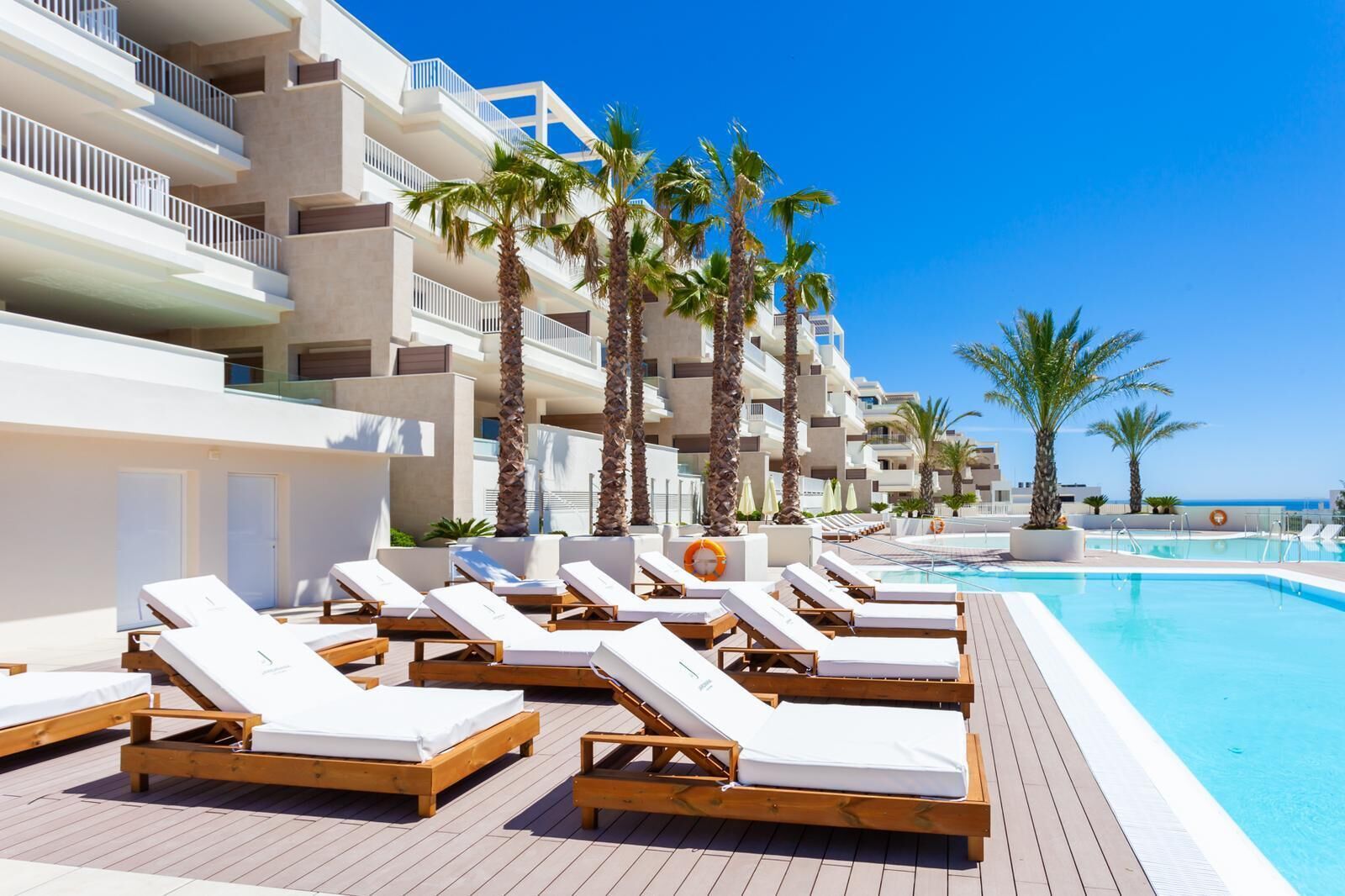 Lämmitetty uima-allas