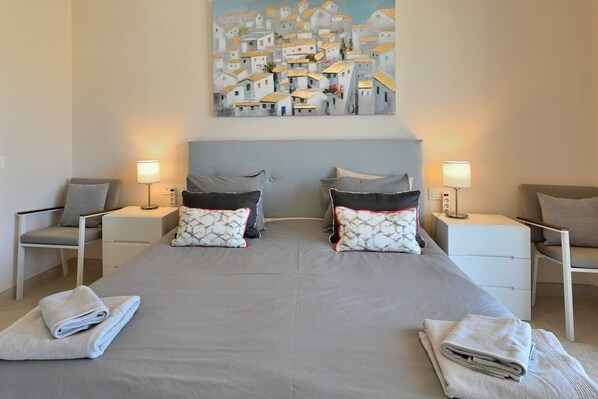 Iron/ironing board, travel crib, free WiFi, bed sheets