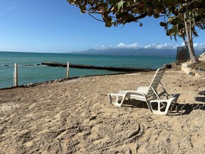 Beach - Spacious studio on the seafront, newly renovated (Le Gosier)