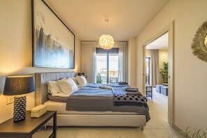 Iron/ironing board, travel cot, free WiFi, bed sheets