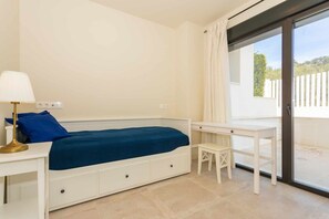 3 عدّة غرف نوم ومكواة/لوح كي وسرير سفر وواي فاي