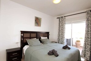 2 bedrooms, iron/ironing board, travel cot, WiFi