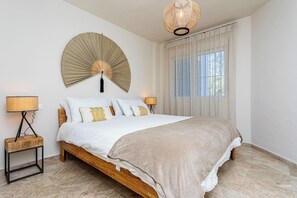 2 bedrooms, iron/ironing board, travel cot, free WiFi - Premium apartment close to beach with 2 pools (Calahonda)