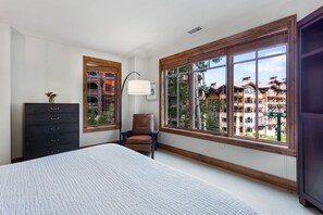 Condo, 3 Bedrooms