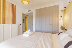 3 bedrooms, desk, iron/ironing board, travel cot