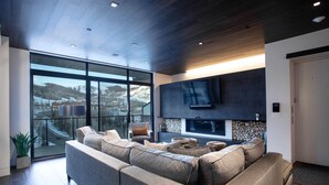 Condo, 3 phòng ngủ | Khu phòng khách