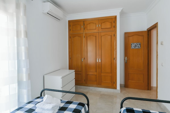 4 bedrooms, iron/ironing board, travel cot, free WiFi