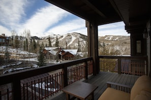 Condo, 2 Bedrooms | Property grounds