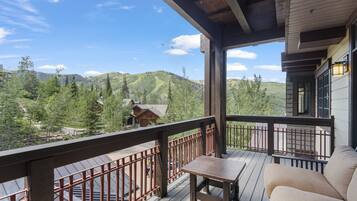 Condo, 2 Bedrooms | Property grounds