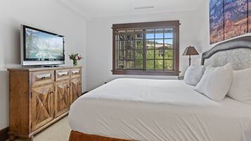 Condo, 2 Bedrooms | 2 bedrooms, iron/ironing board, free WiFi