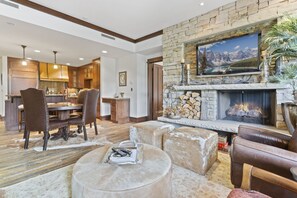 Condo, 2 Bedrooms | Interior