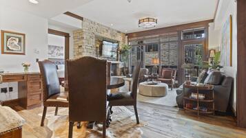 Condo, 2 Bedrooms | Interior