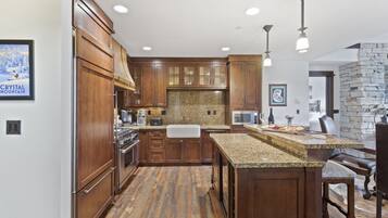 Condo, 2 Bedrooms | Private kitchen | Fridge, oven, coffee/tea maker, toaster