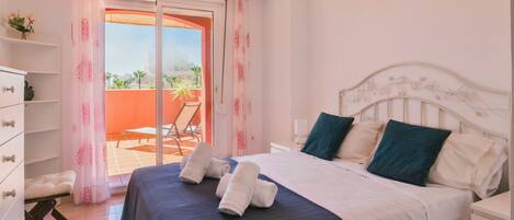 2 quartos, berço de viagem, Wi-Fi de cortesia, roupa de cama