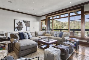 コンドミニアム 3 ベッドルーム | リビング エリア | スマートテレビ、ストリーミングサービス